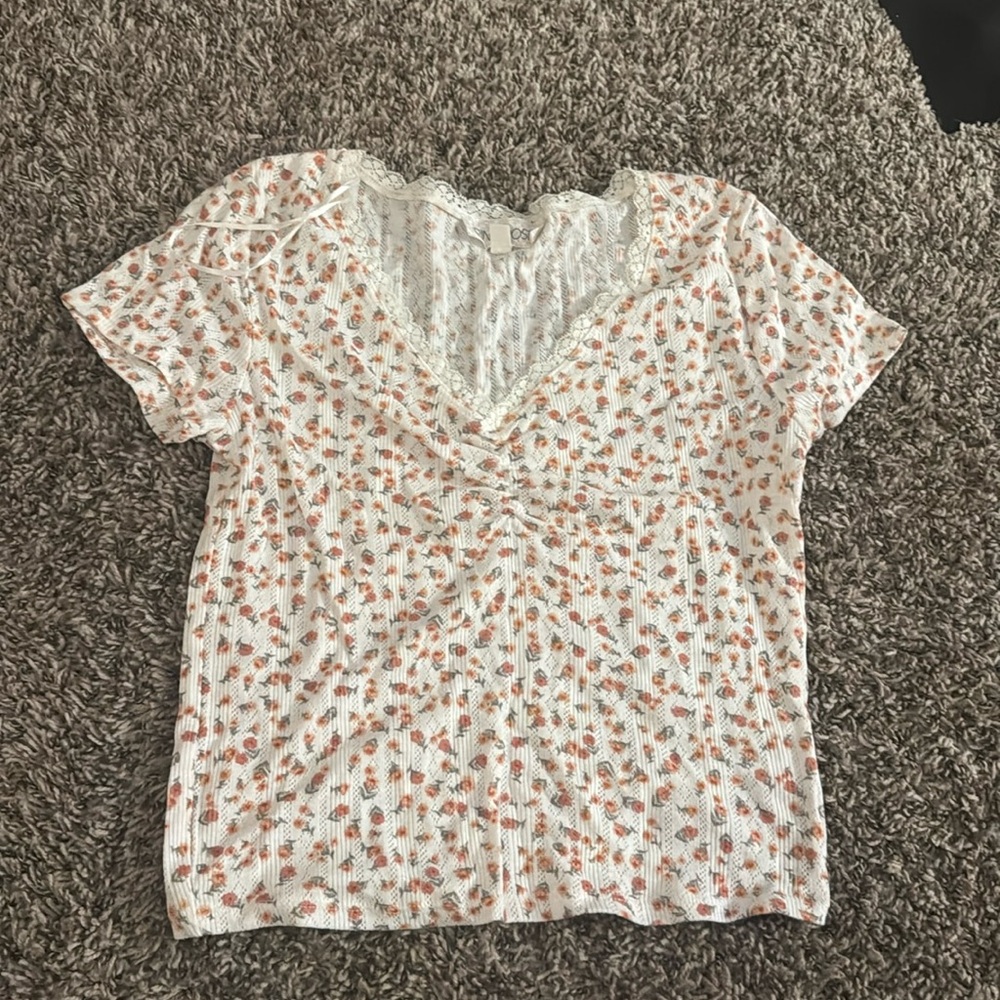 Pink rose
baby t
size medium